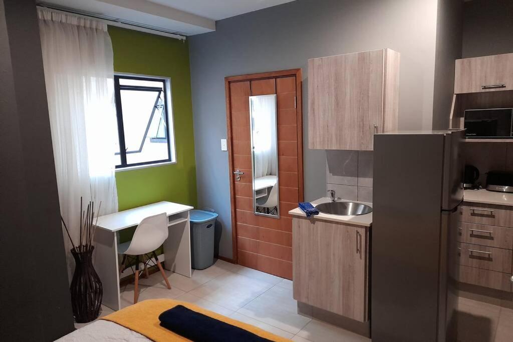 Luxury Studio 5Min Walk To Gandhi Square + Wifi Johannesburg Ngoại thất bức ảnh